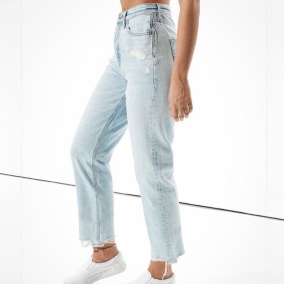 American Eagle Highest Rise 90’s Boyfriend Light Wash Distressed Jeans Size 00 - Picture 3 of 11